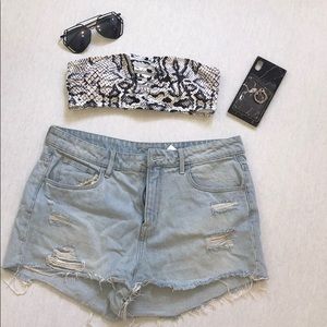 HIGH WAISTED HM DEMIN SHORTS SIZE 12.